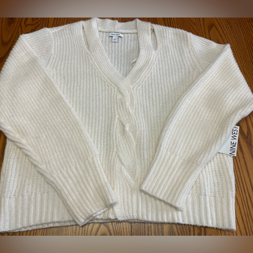 NWT Women's Nine West Ivory 
Twist-Front Cutout
Sweater Size Large